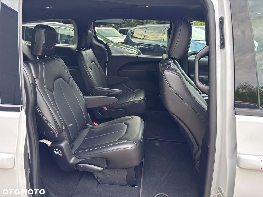Chrysler Pacifica - 26