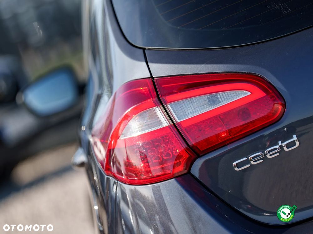 Kia Ceed 1.6 CRDi 136 ISG Spirit - 10