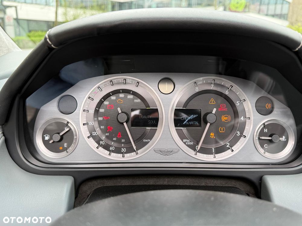 Aston Martin V8 Vantage - 24