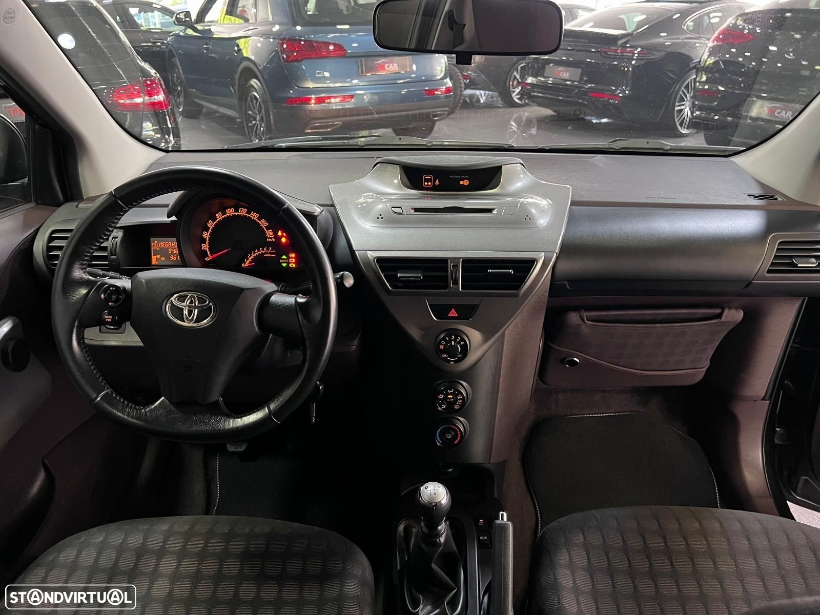 Toyota iQ 1.0 VVT-i - 8