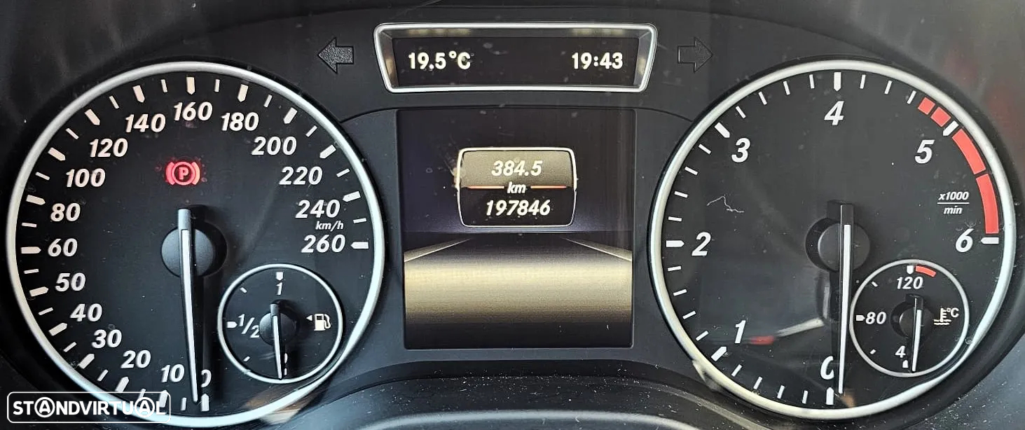 Mercedes-Benz A 180 CDI (BlueEFFICIENCY) Urban - 12