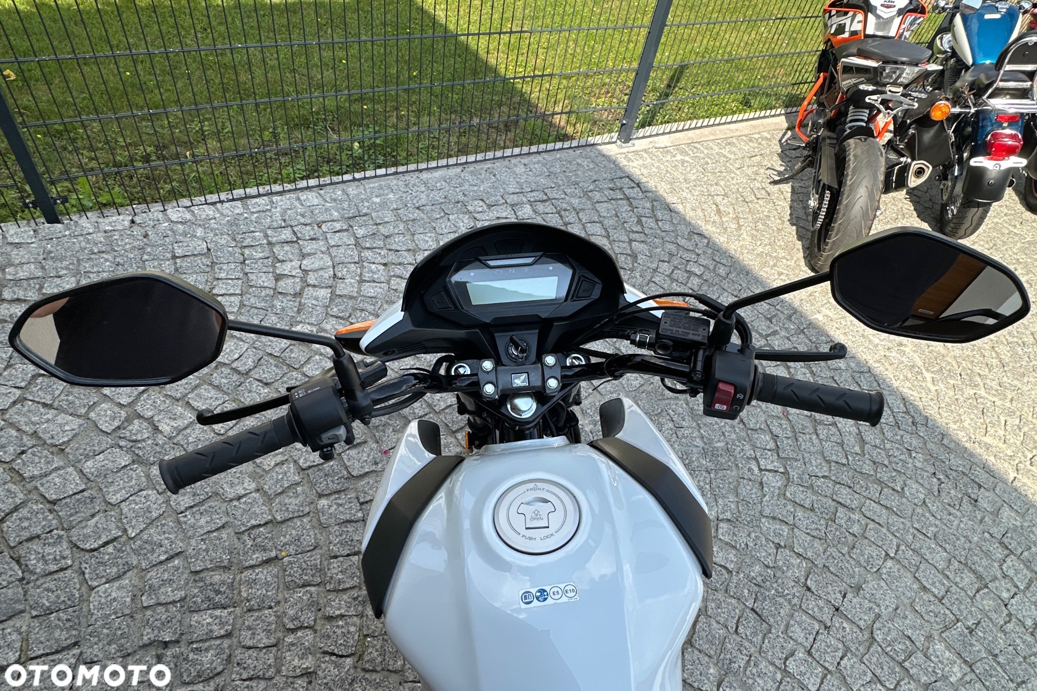 Honda CBF - 10