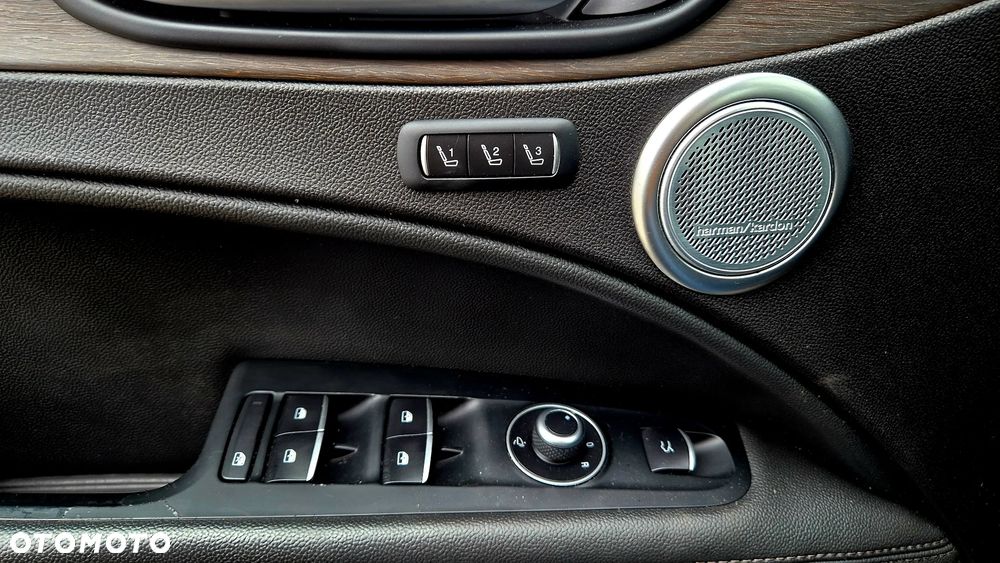 Alfa Romeo Stelvio 2.0 Turbo 16V AT8-Q4 Ti - 8