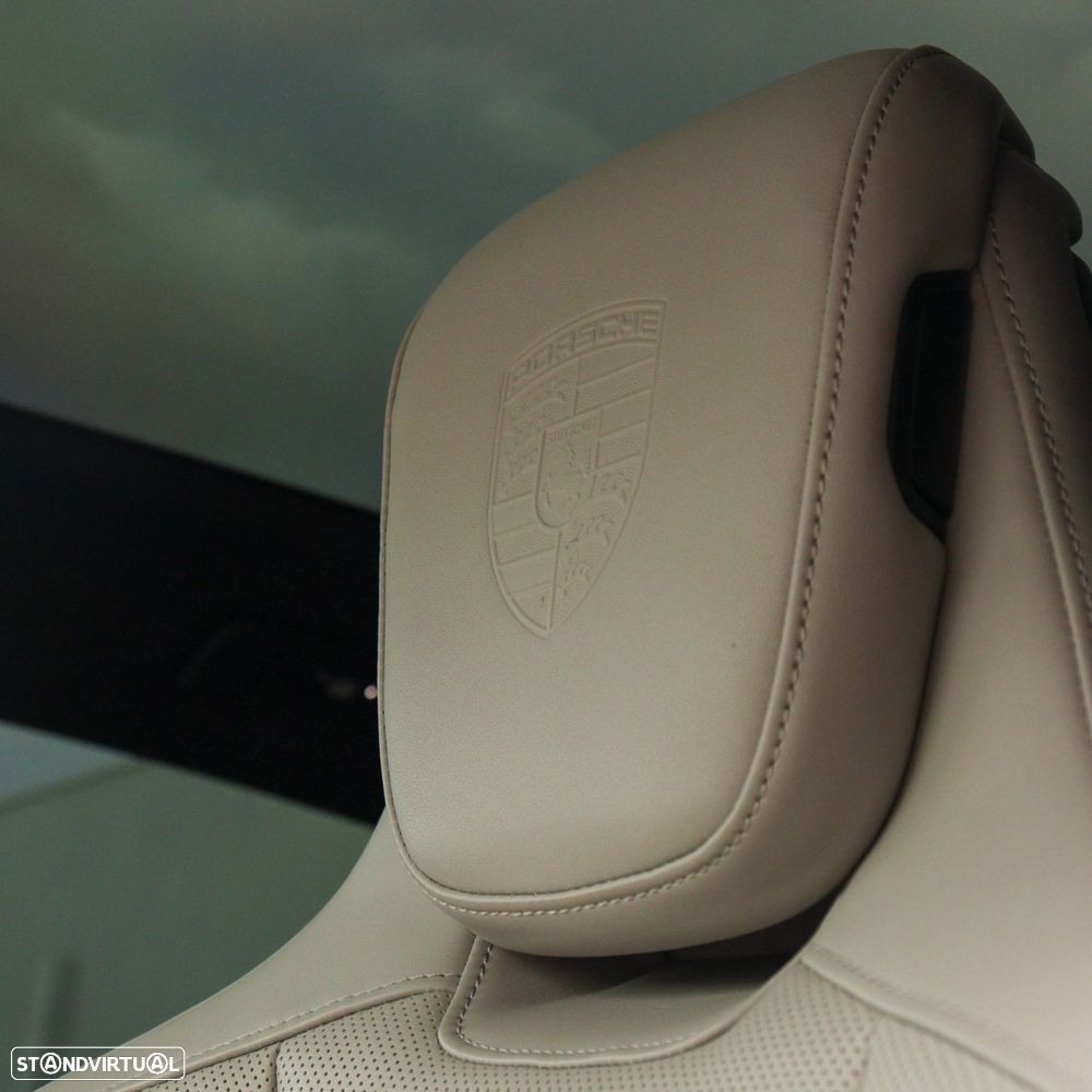 Porsche Taycan Cross Turismo 4 - 24