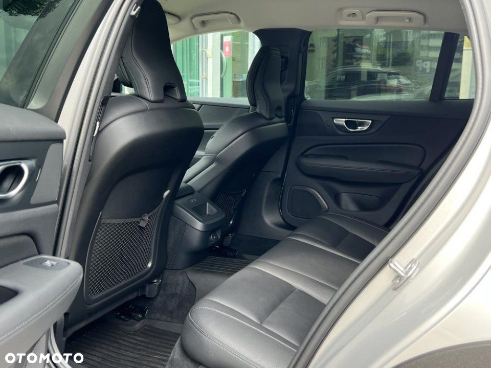 Volvo V60 Cross Country - 18