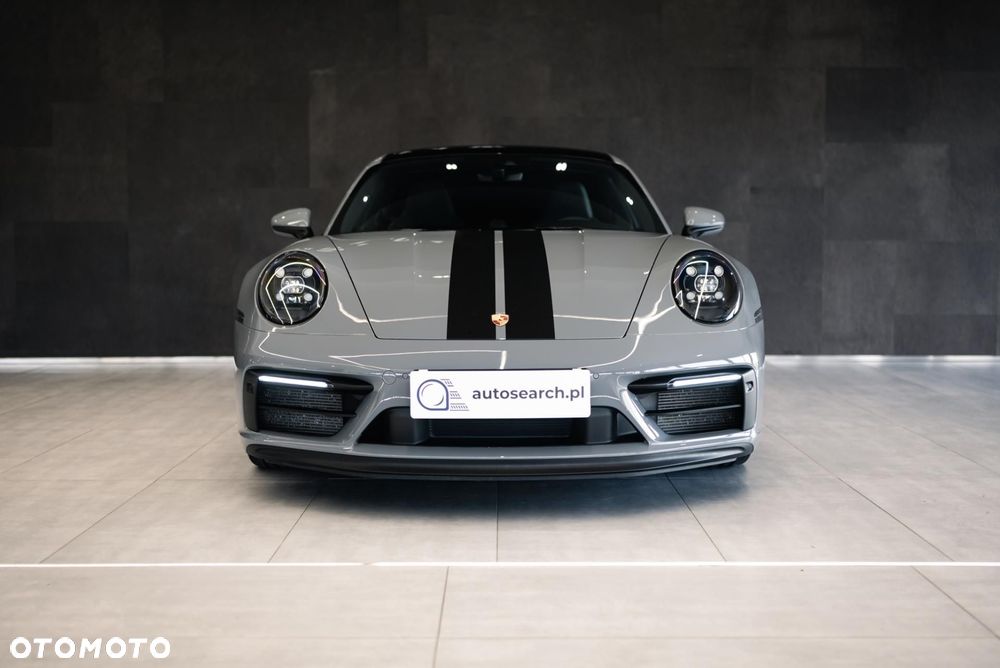 Porsche 911 Carrera 4 GTS - 3