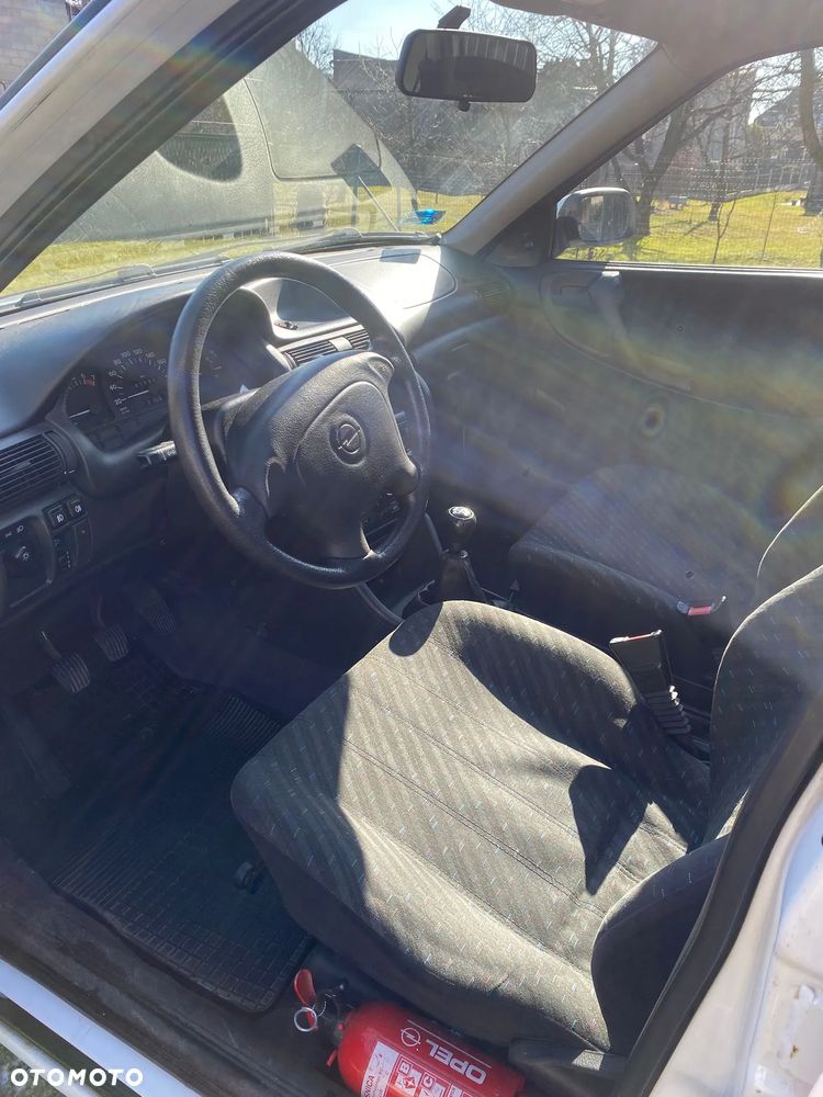 Opel Astra 1.6 16v Family - 2