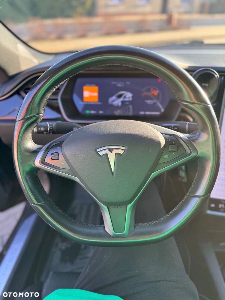 Tesla Model S - 7