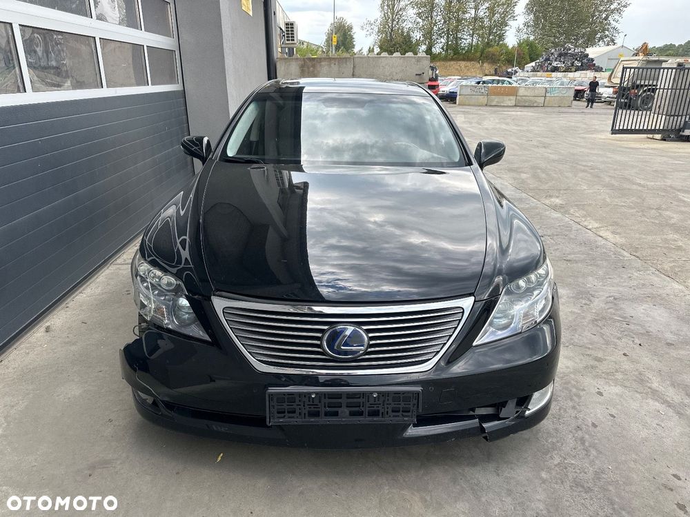 Lexus LS - 3