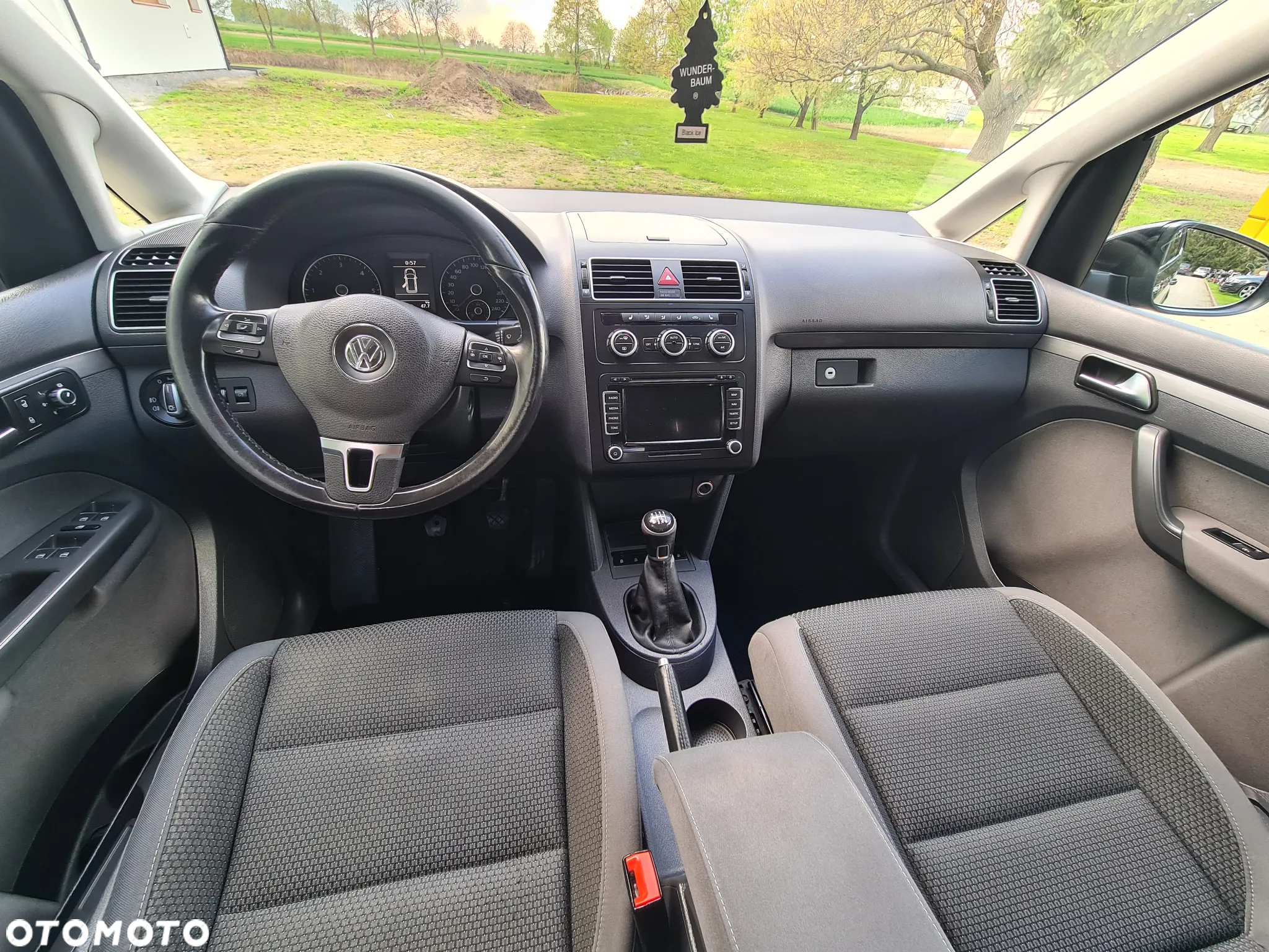 Volkswagen Touran - 16
