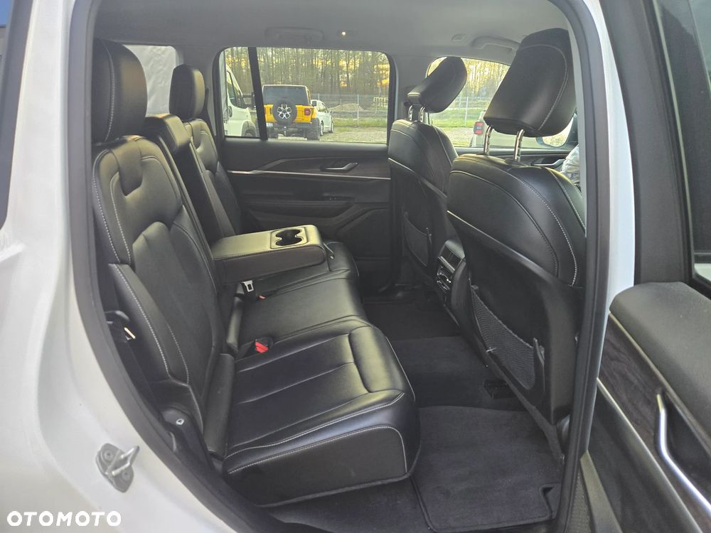 Jeep Grand Cherokee - 19