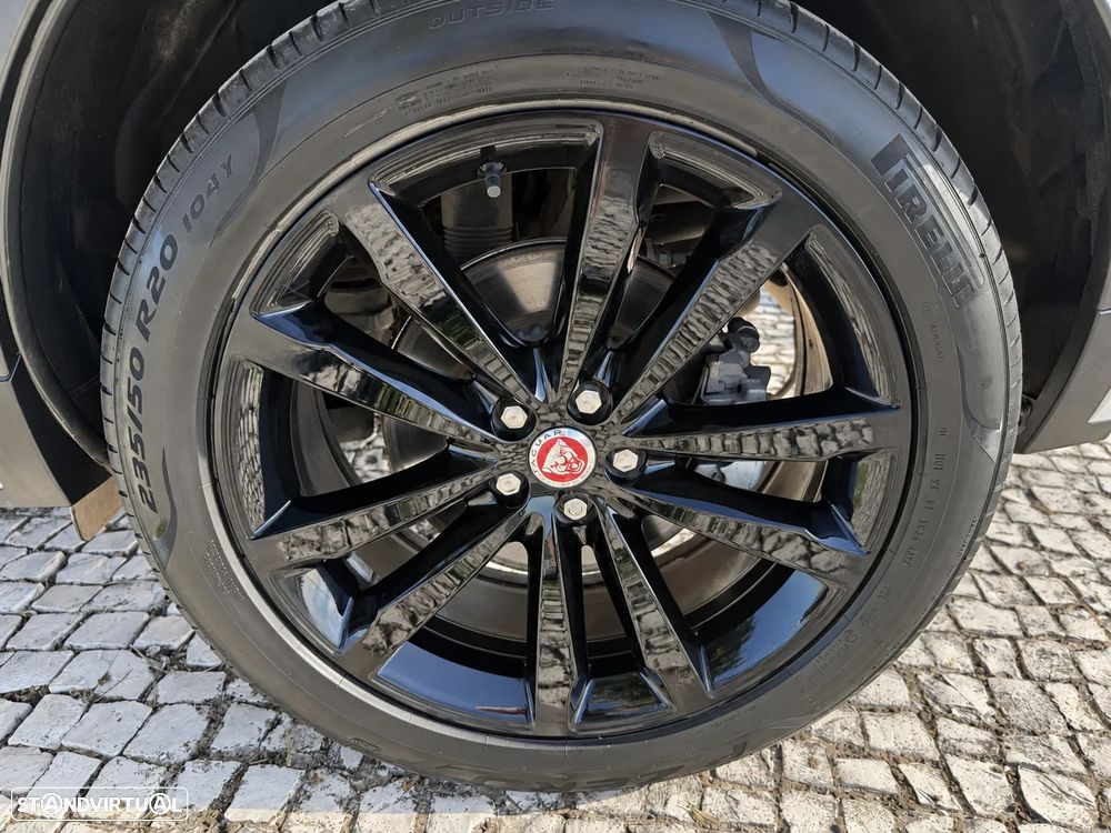Jaguar E-Pace - 11