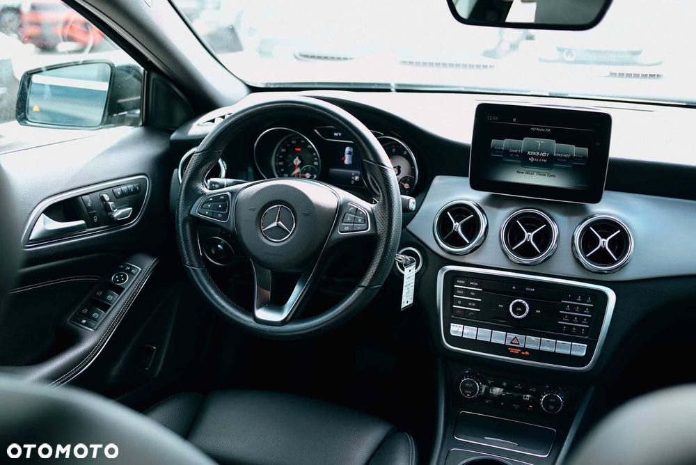 Mercedes-Benz GLA - 8