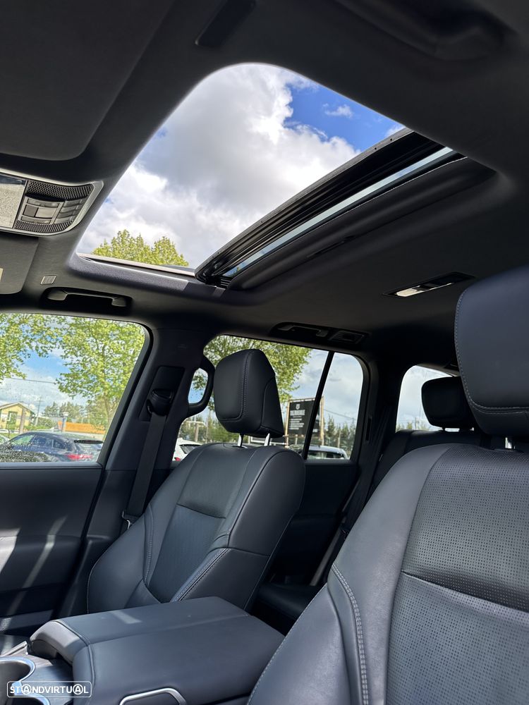 Toyota Land Cruiser 300 70th Anniversary - 37