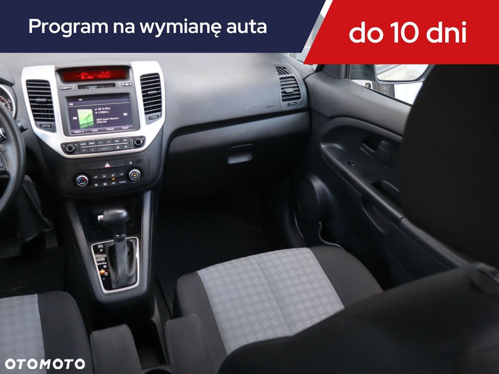 Kia Venga - 10