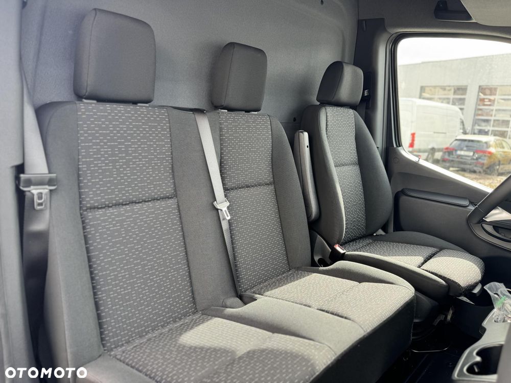 Mercedes-Benz Sprinter - 12