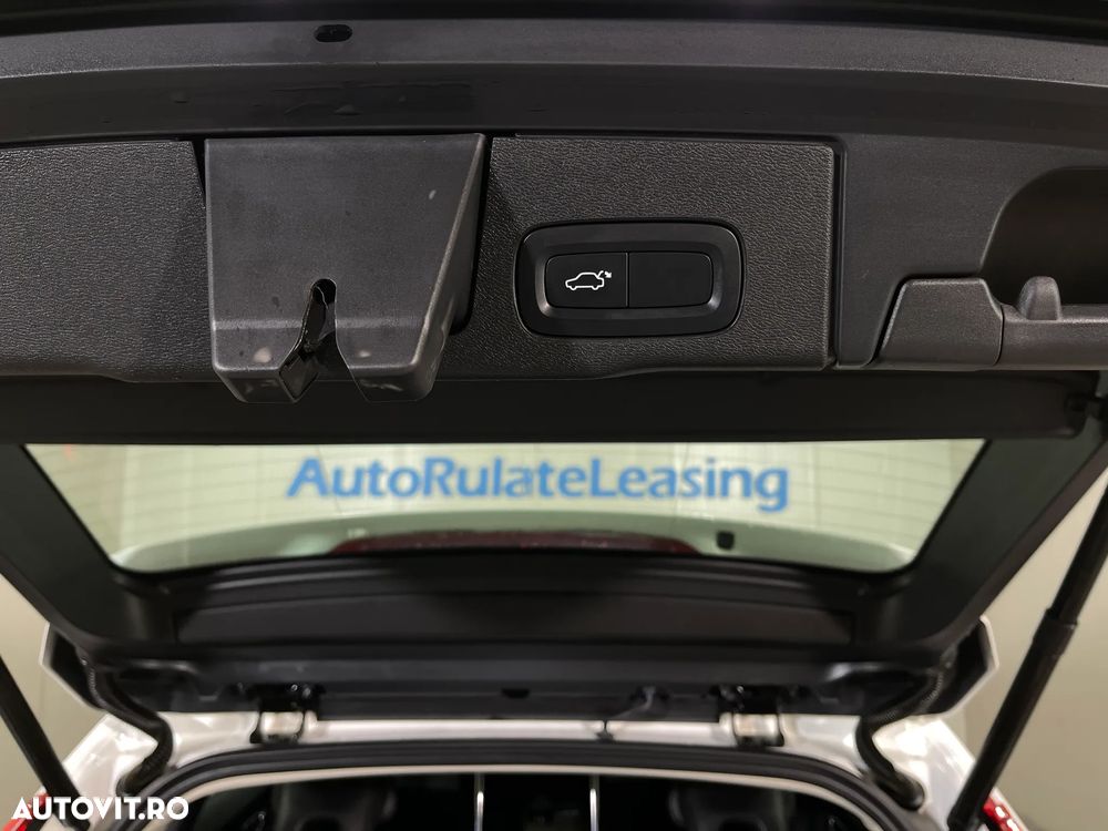 Volvo XC 60 D5 AWD Geartronic Momentum - 24