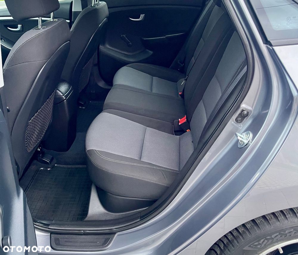 Hyundai i30 1.6 CRDI Trend - 22
