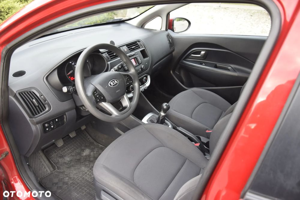 Kia Rio - 12