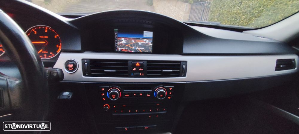 BMW 318 d Line Sport - 10