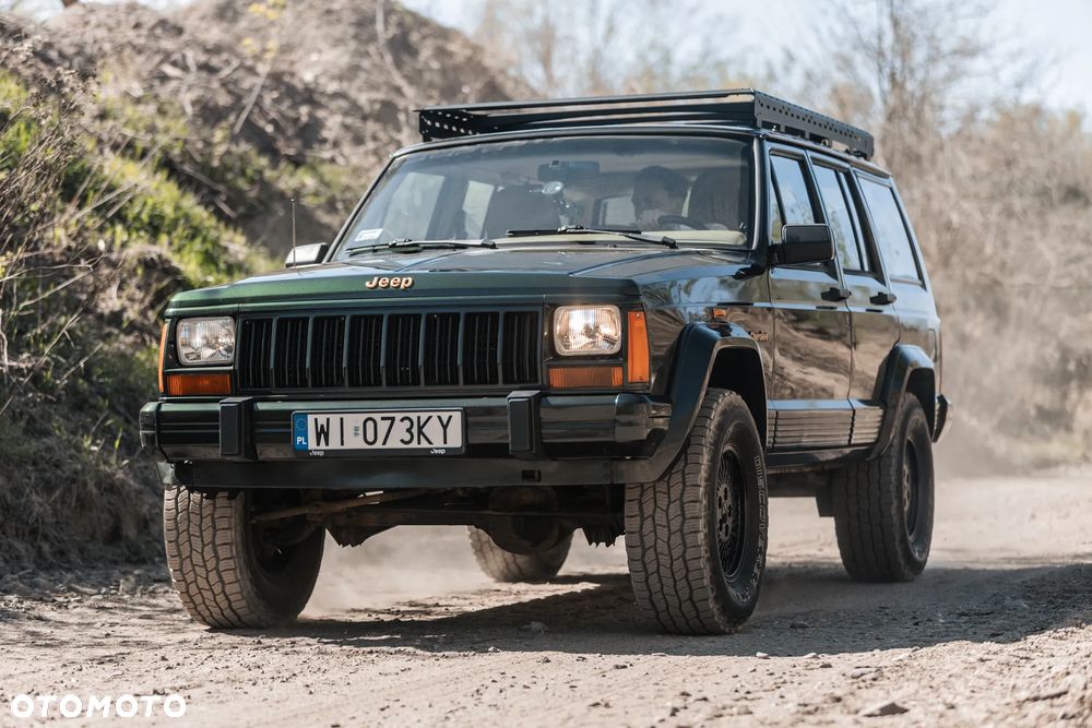 Jeep Cherokee 4.0 Limited - 23