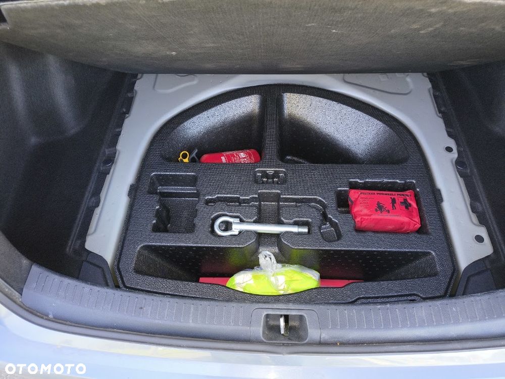 Toyota Corolla 1.8 Hybrid Executive - 16
