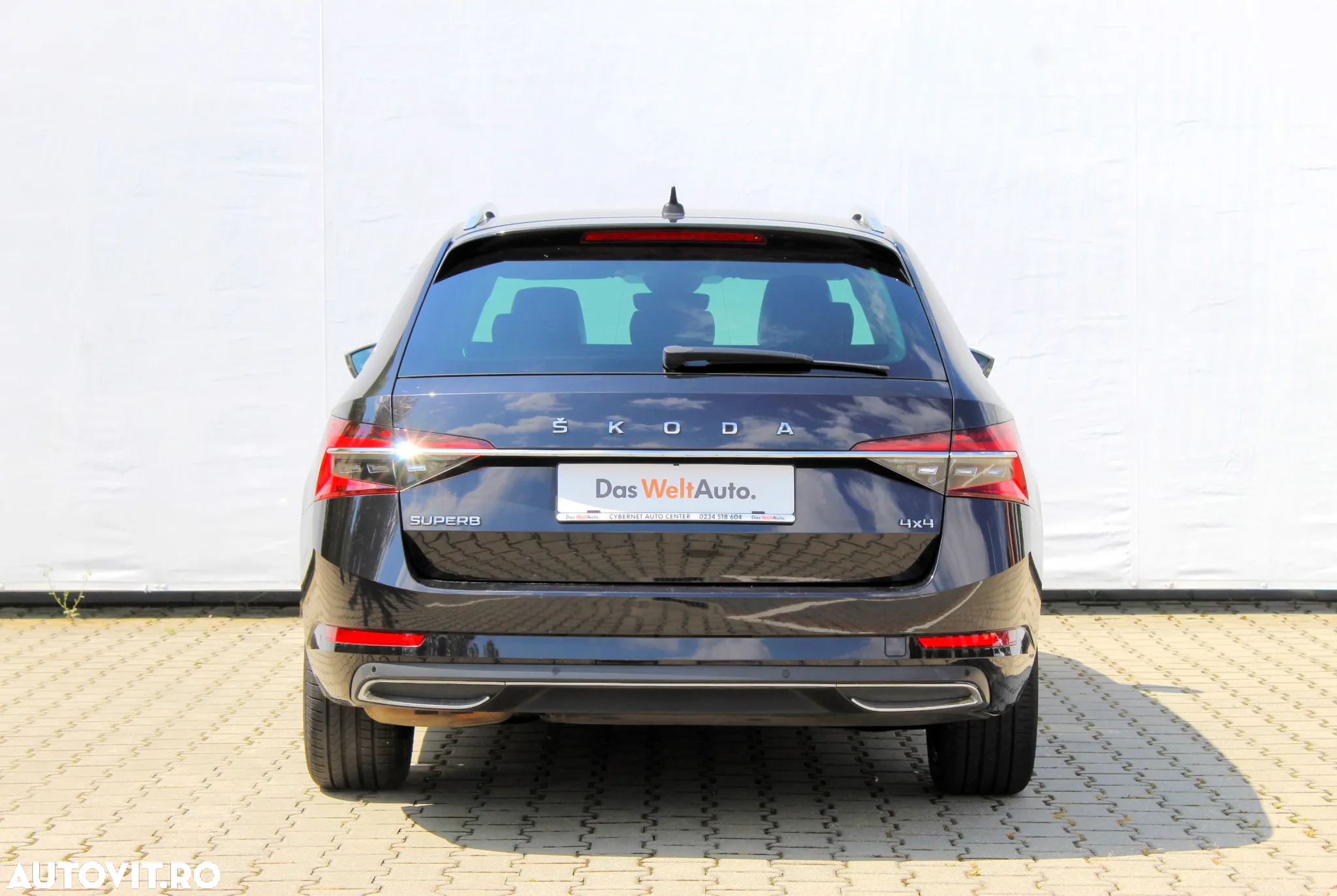Skoda Superb Combi 2.0 TDI DSG 4X4 Laurin & Klement - 4