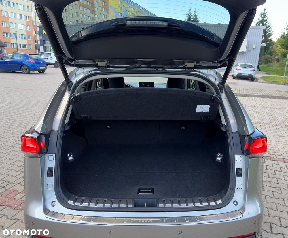 Lexus NX 300h Style Edition - 12