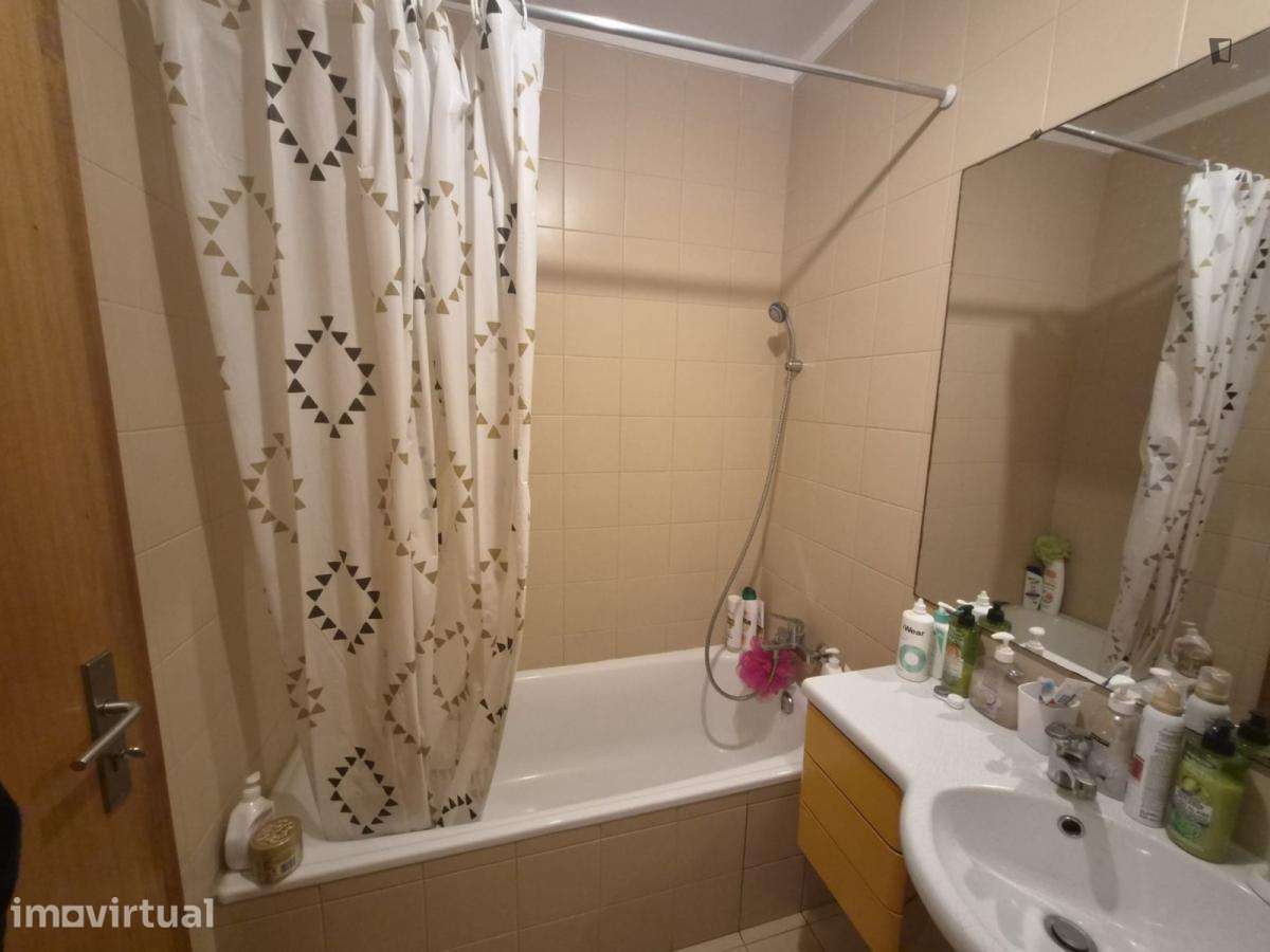 Quarto - localizado em São Mamede de Infesta Porto - Grande imagem: 5/5
