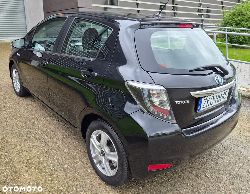 Toyota Yaris 1.5 VVT-i Lounge - 4