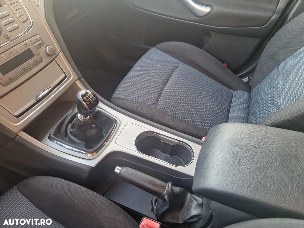 Ford Mondeo 2.0 TDCi Trend - 10