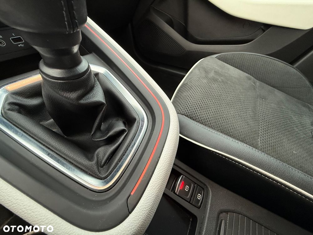 Renault Clio TCe 100 INTENS - 26