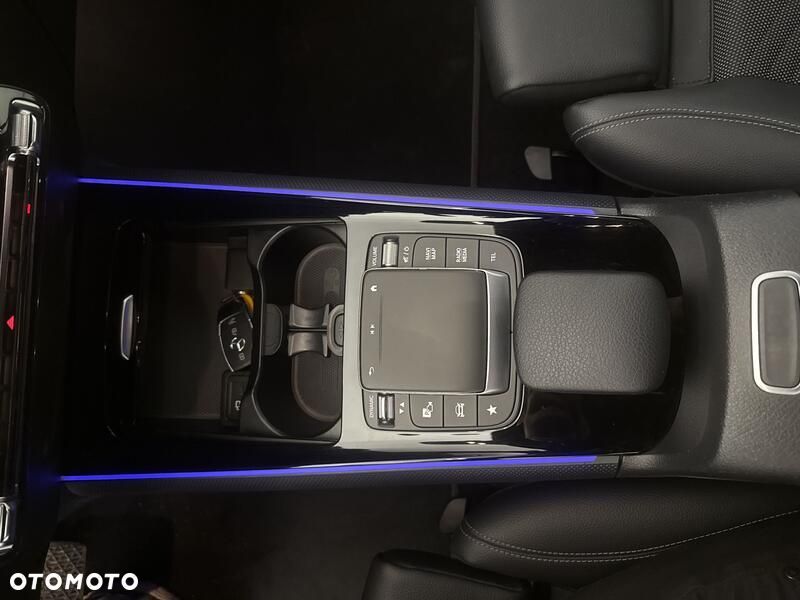 Mercedes-Benz GLA 200 - 18
