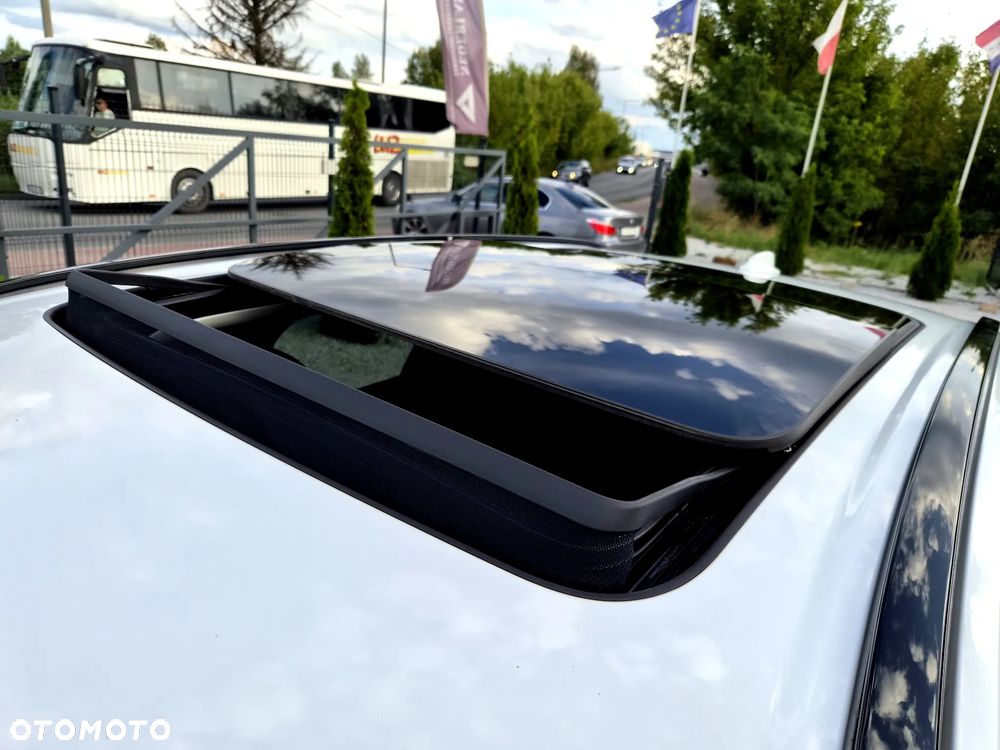 Volvo XC 60 B4 D Plus Dark - 27