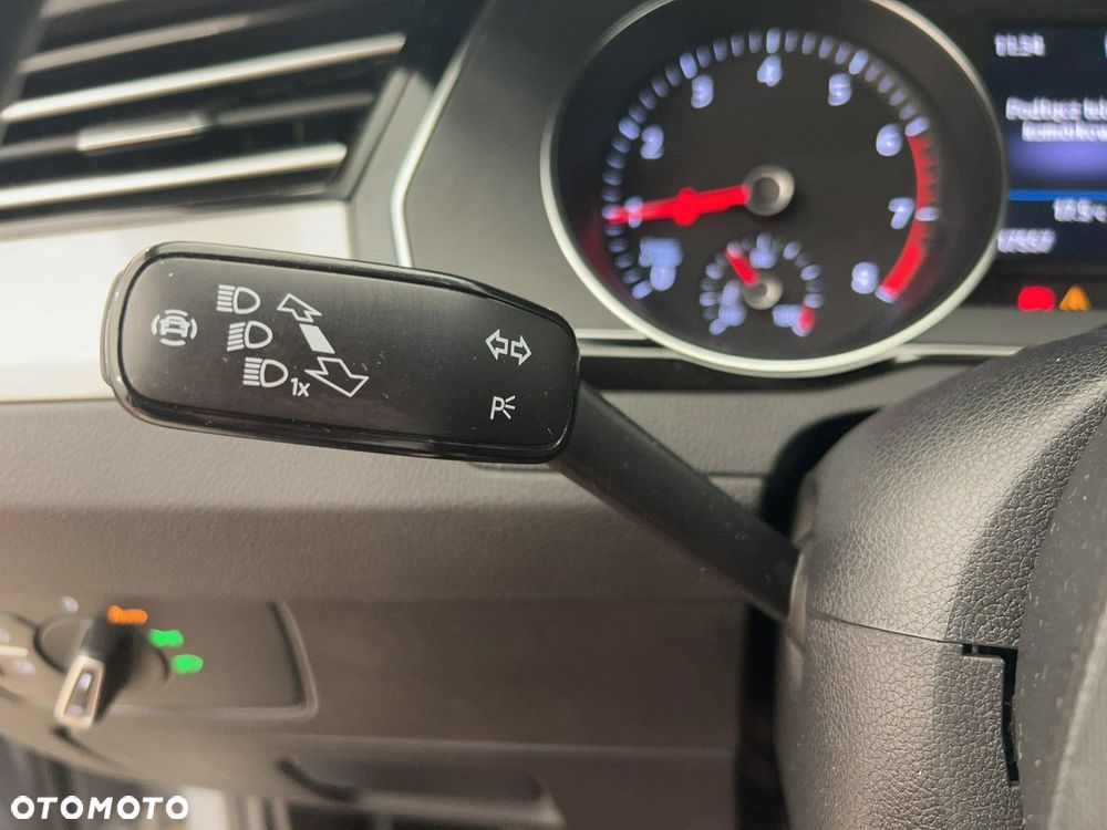 Volkswagen Passat - 25