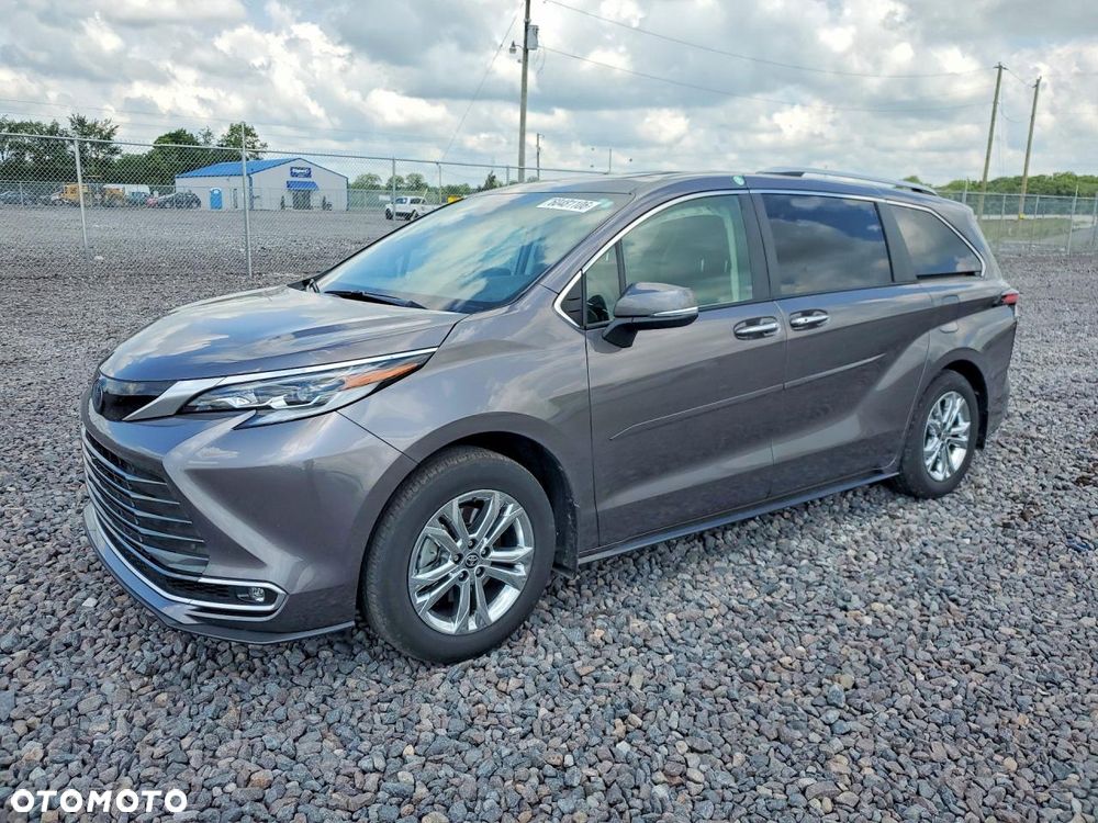 Toyota Sienna - 1