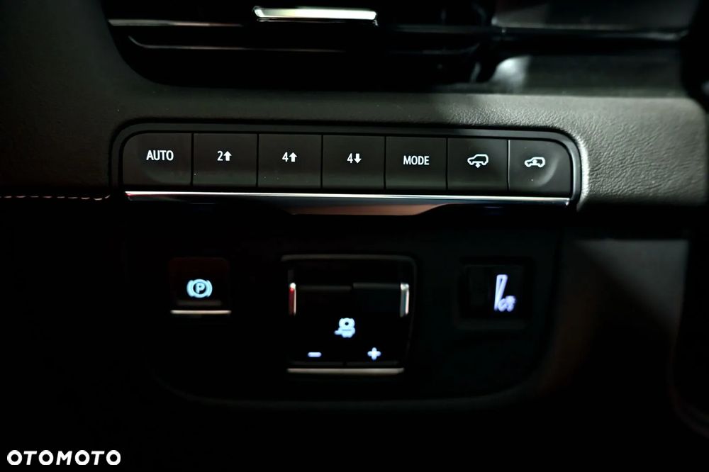 Cadillac Escalade - 32