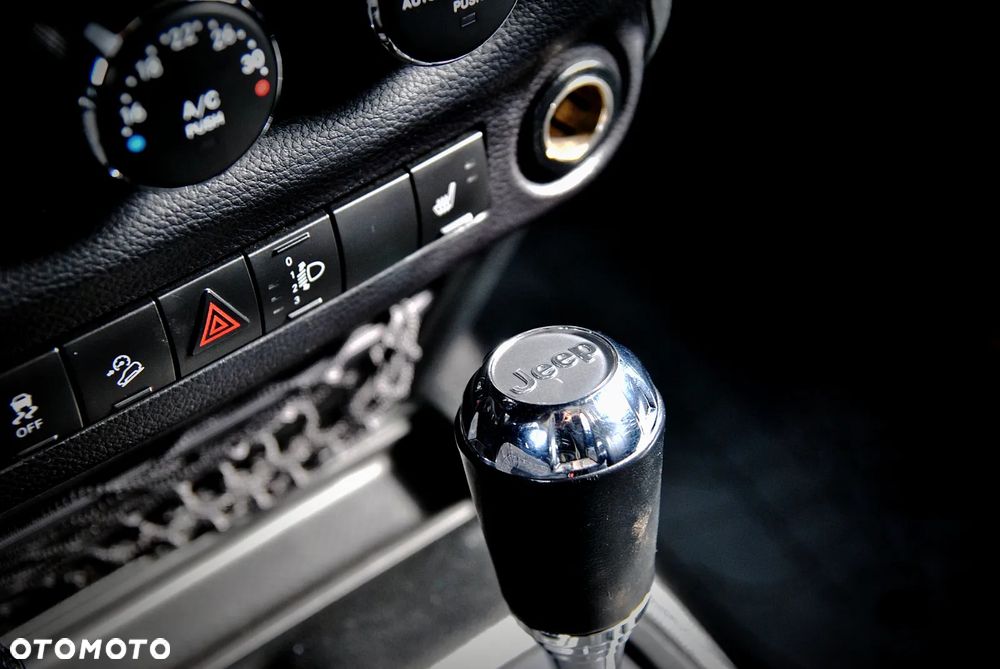 Jeep Wrangler 2.8 CRD Unlim Sport - 12