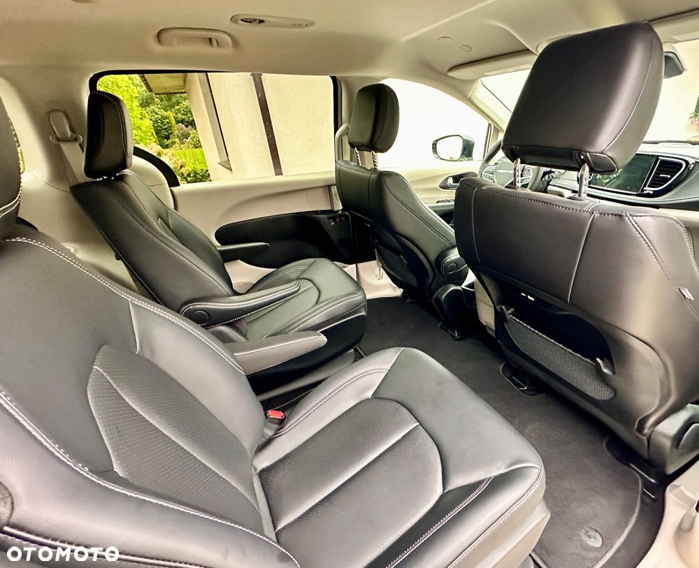 Chrysler Pacifica - 31