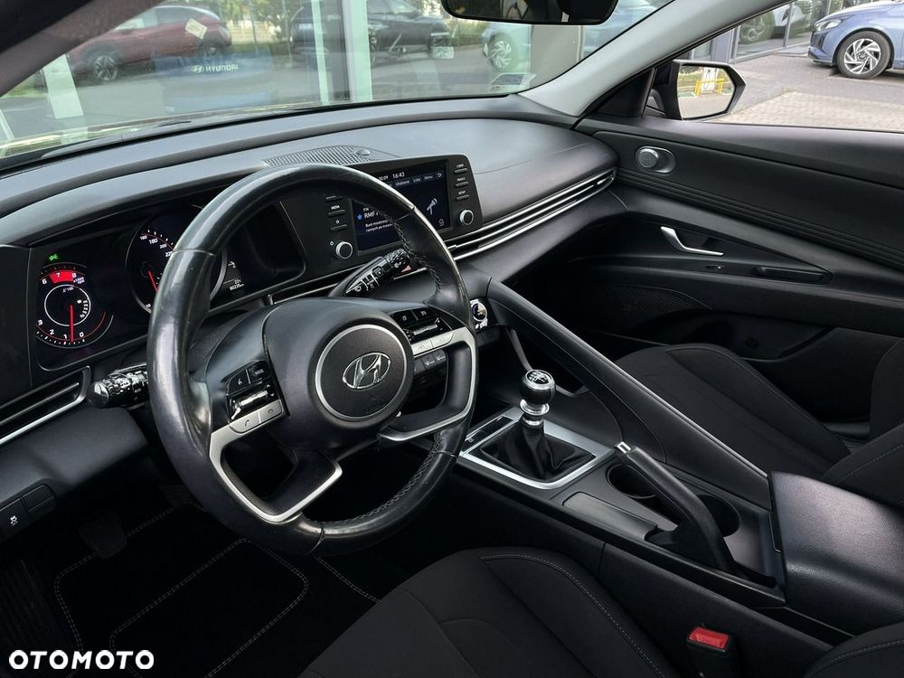 Hyundai Elantra - 13