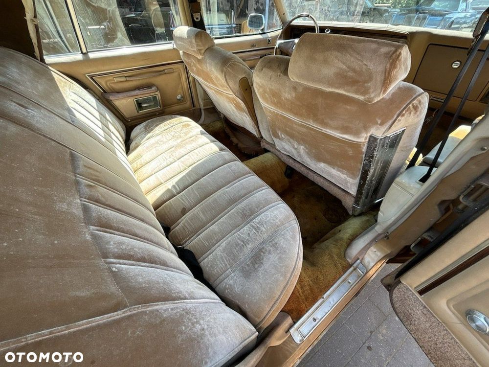 Oldsmobile Delta 88 - 12
