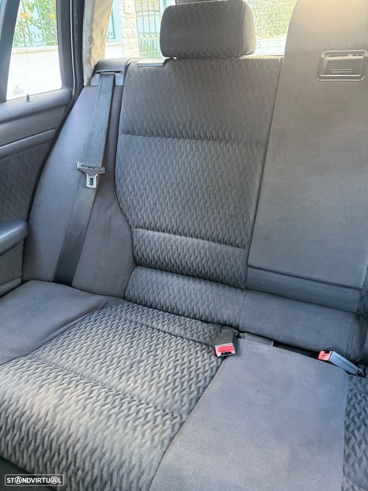 BMW 320 d Touring - 16