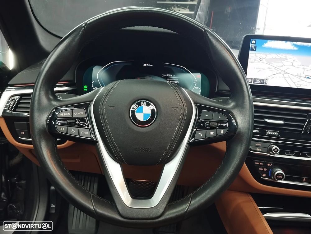 BMW 530 e Line Luxury - 26