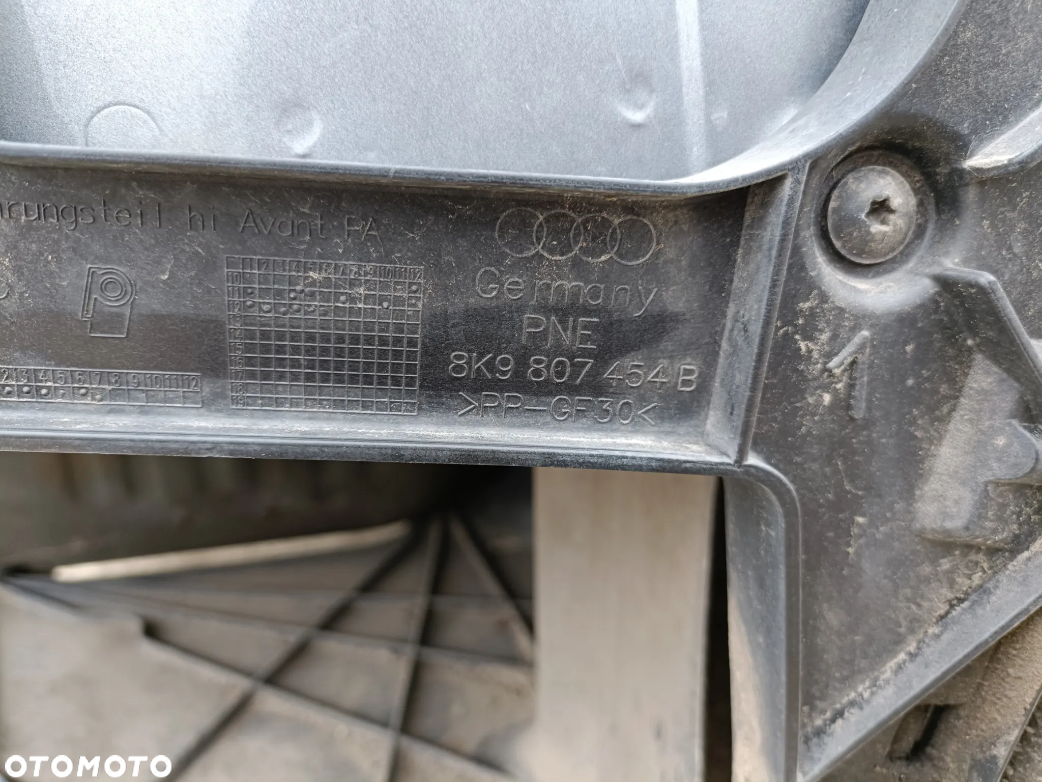 AUDI A4 B8 08-15 r. ŚLIZG zderzaka prawy tył tylny 8K9807454B * - 2