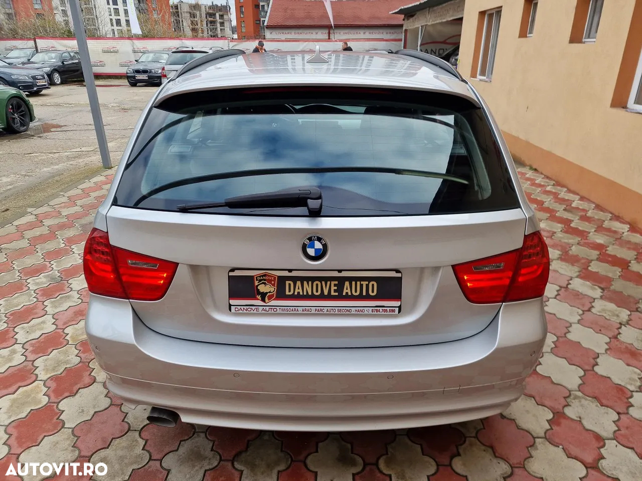 BMW Seria 3 318d DPF Touring Aut. - 10