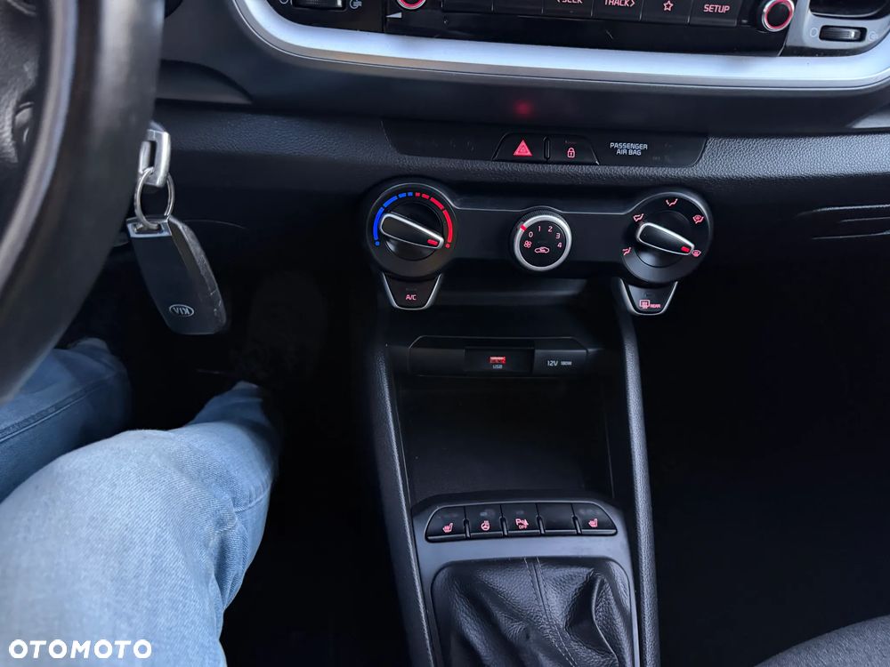 Kia Stonic 1.2 L - 10