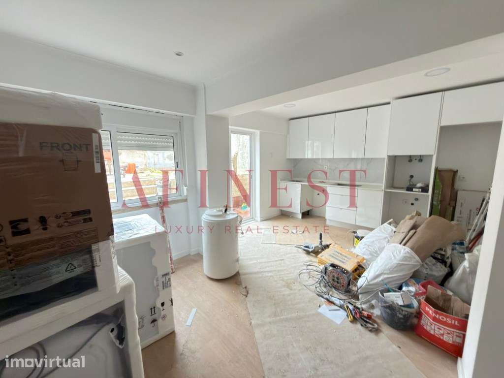 APARTAMENTO T2 RENOVADO COM AMPLO TERRAÇO NA PRAÇA DA IGREJA - AMADORA - Grande imagem: 2/19