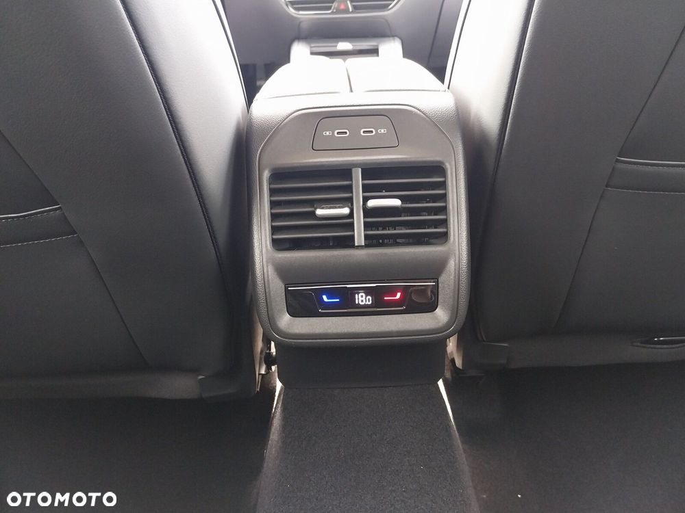 Volkswagen Passat Variant 2.0 TSI Business Plus DSG - 21