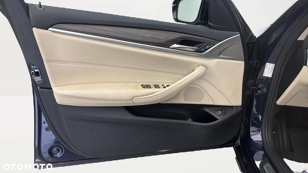 BMW Seria 5 520i mHEV sport - 11