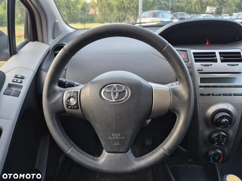 Toyota Yaris - 16